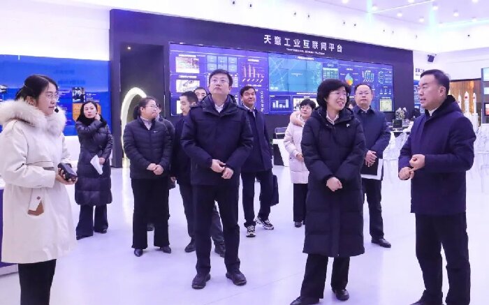 市政府副市长宫晓芳莅临天意机械调研指导工作